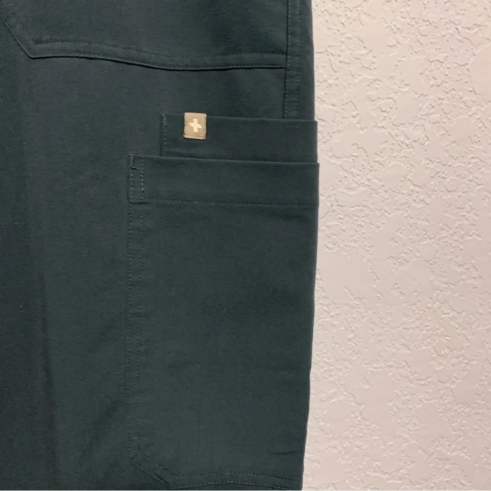 Figs Cairo Men’s Cargo Technical Collection Gray Scrub Pants